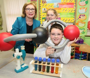 Minister Jan OÕSullivan launching Our Universe with students of Corpus Christi Primary School, Moyross, Limerick. Our Universe is a classroom based science education programme delivered by Gas Networks Ireland in partnership with Junior Achievement. The Programme will reach 5,000 6th class primary school students nationwide with the help of business volunteers. Our Universe is designed to introduce science to the students in a fun and engaging way and to influence them to continue with science education. Photo: Kieran Clancy