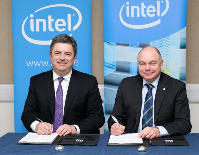 Intel Ireland General Manager Eamonn Sinnott and UCD President Andrew Deeks 